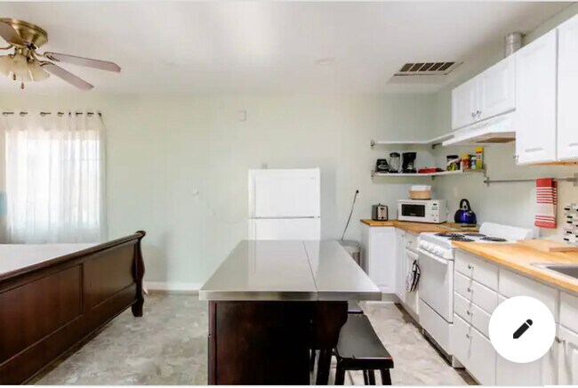 Foto del edificio - 632 Maria Ave