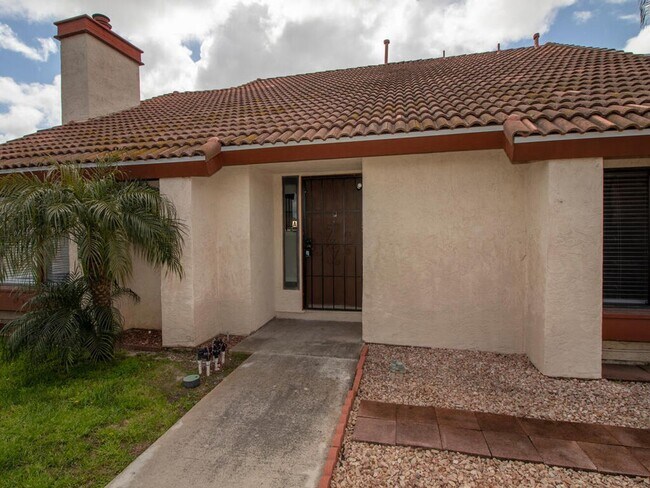 Foto del edificio - Newly Remodeled 2 Story, 3 Bedroom Condo