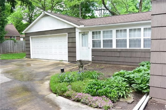 Building Photo - 2870 Kent Rd