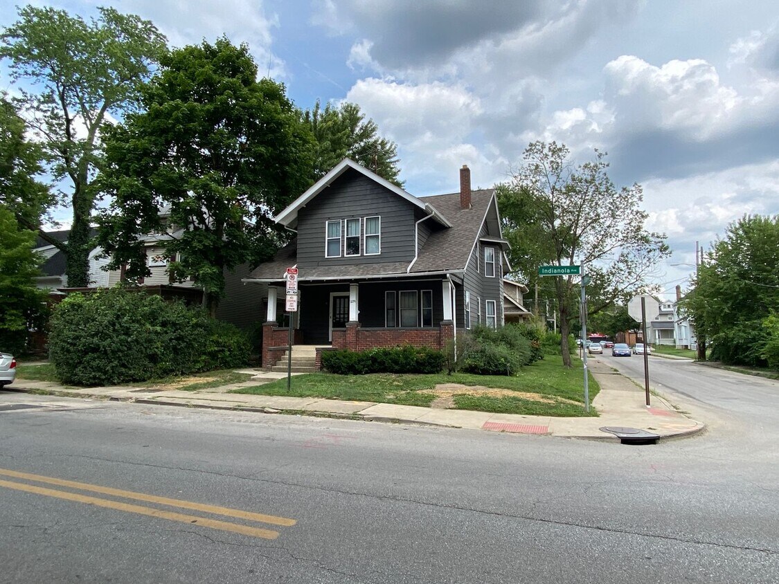 Foto principal - 2250 Indianola Ave