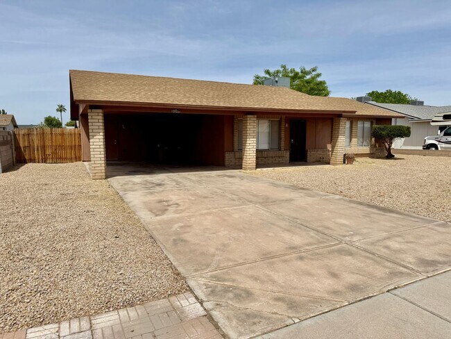 Foto del edificio - Fantastic 3 Bedroom/2 Bath Single Level Home & NO HOA!  Schedule a Showing Today!