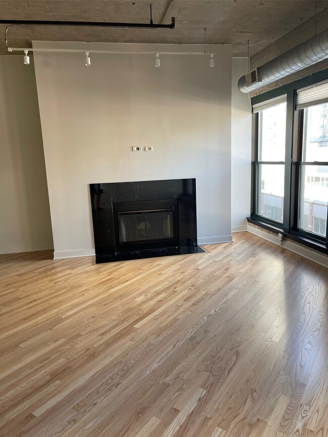 Building Photo - 411 W Ontario St