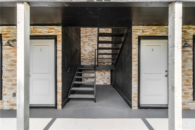 Building Photo - 18 Gastel Cir