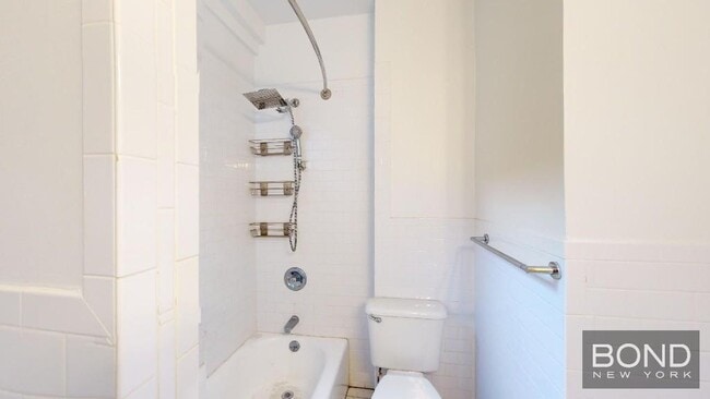 Building Photo - 166 W 72nd St