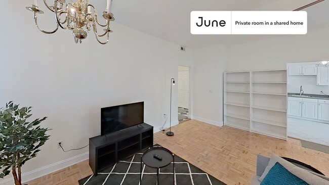Building Photo - Private bedroom in 3 bed/1 bath Home