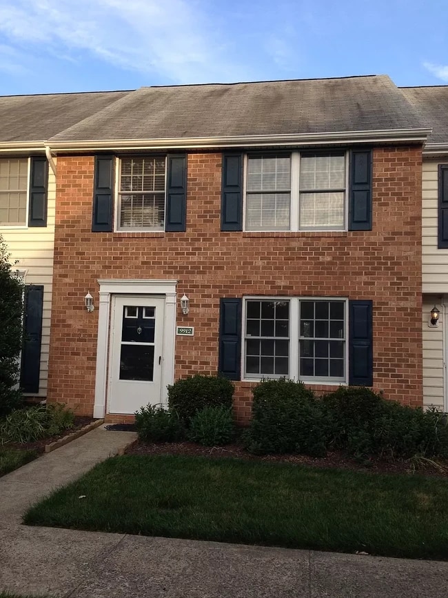 Building Photo - 9912 Whitney Cir