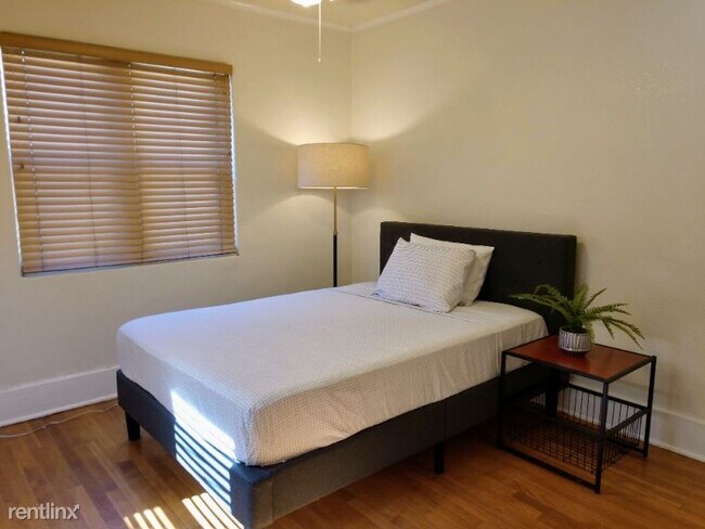 Foto del edificio - 3668-3670 Sixth Ave