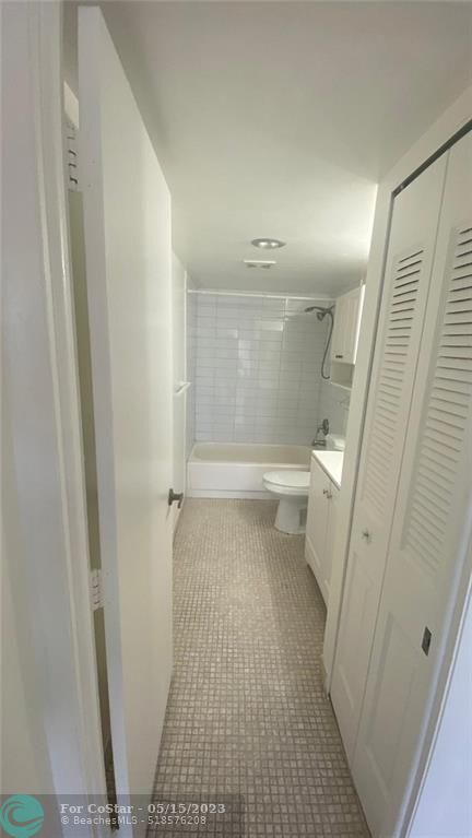 Building Photo - 4170 Inverrary Dr