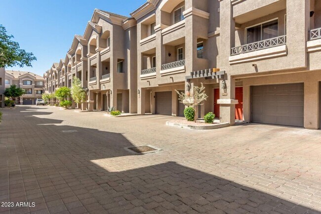 Foto del edificio - Amazing Townhome in Gated Community!