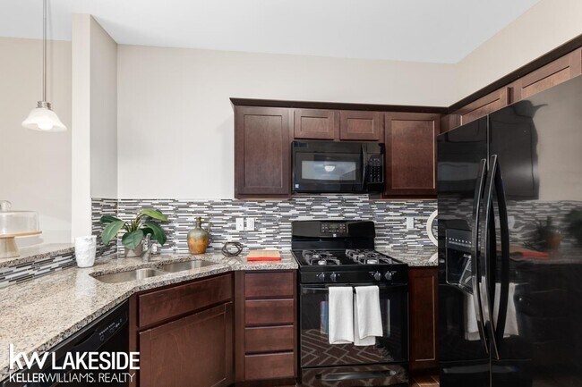 Foto del edificio - 11637 Weingartz W