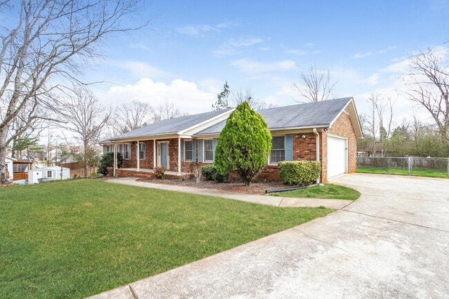 Building Photo - 1202 Green Fern Dr