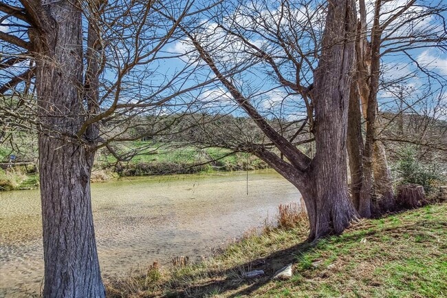 Building Photo - 202 Lazy L Ln