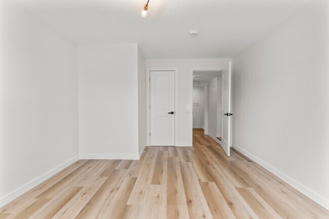 Foto del edificio - 431-431 N Main St