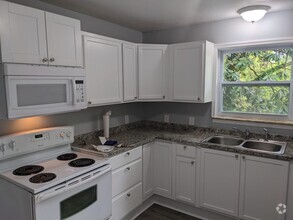 Building Photo - 706 Ben Hur Ave