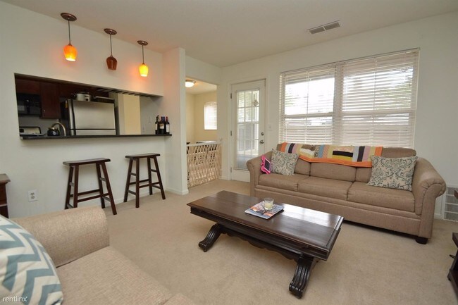 Building Photo - 1 br, 1 bath  - 109 Fieldcrest St Apt 101