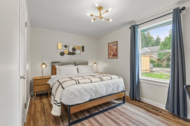 Building Photo - 13352 17th Ave NE