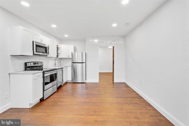 Building Photo - 3876 Lancaster Ave