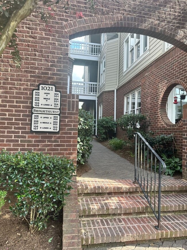 Building Photo - 1021 Brighthurst Dr