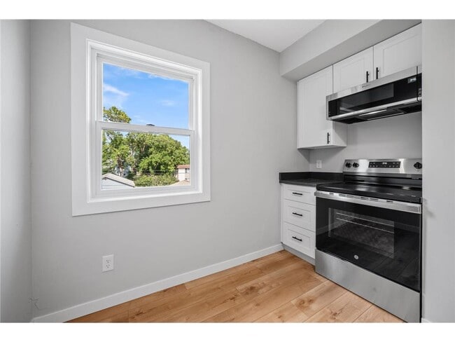 Foto del edificio - 3379 Brownlow Ave