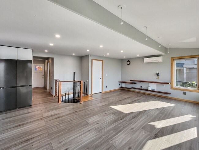 Building Photo - Remodeled Alki Beach Home with Puget Sound...