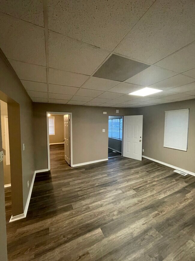 Building Photo - 207 W South St