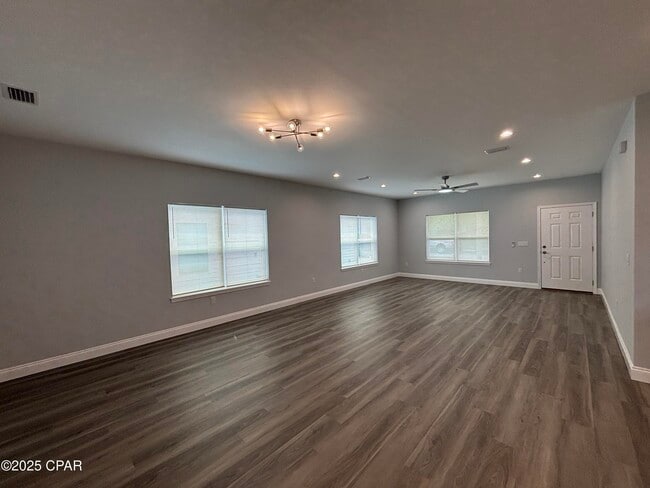 Building Photo - 2940 Hall Ave