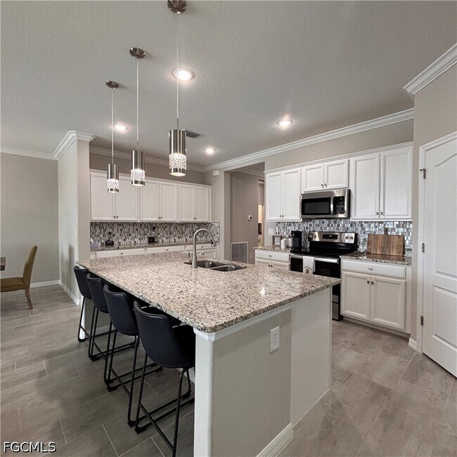 Foto del edificio - 4028 E Hampton Cir