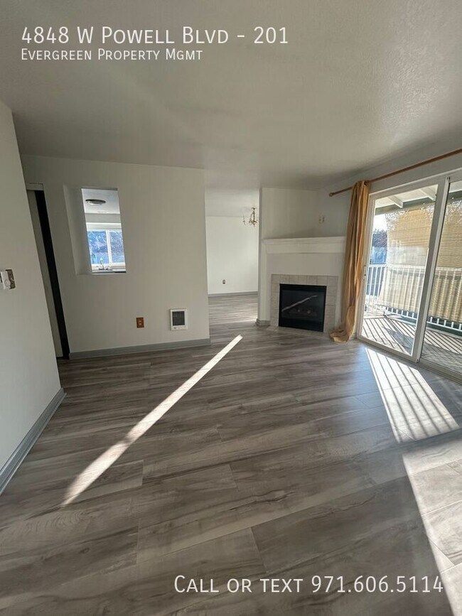 Foto del edificio - 4848 W Powell Blvd