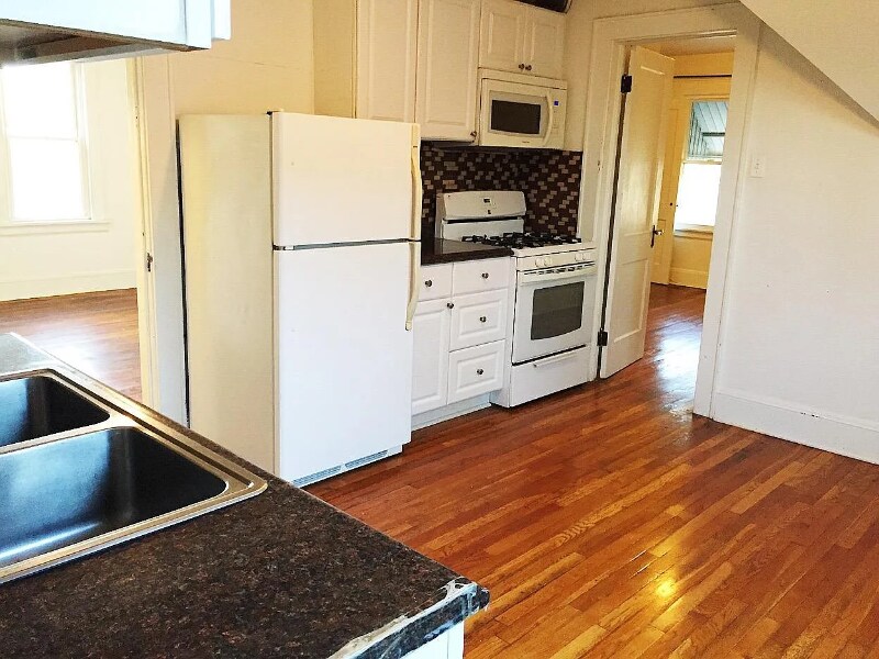 109 Wilson St Unit 3rdF, Bridgeport, CT 06605 Room for Rent in