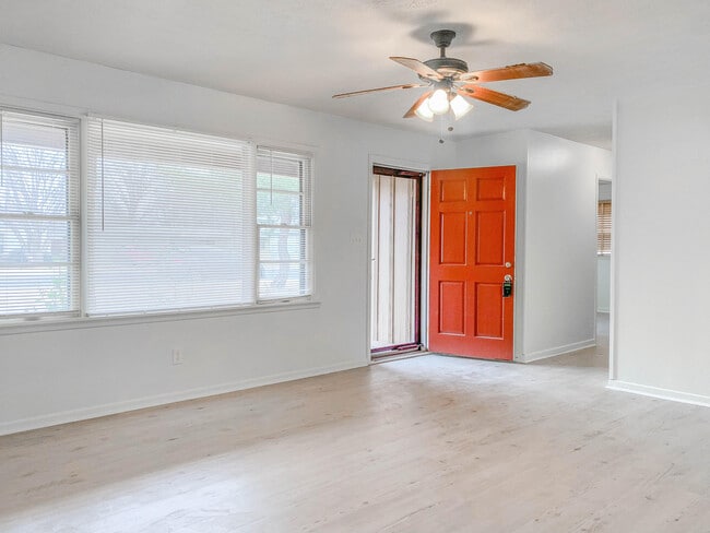 Foto del edificio - 4315 42nd St