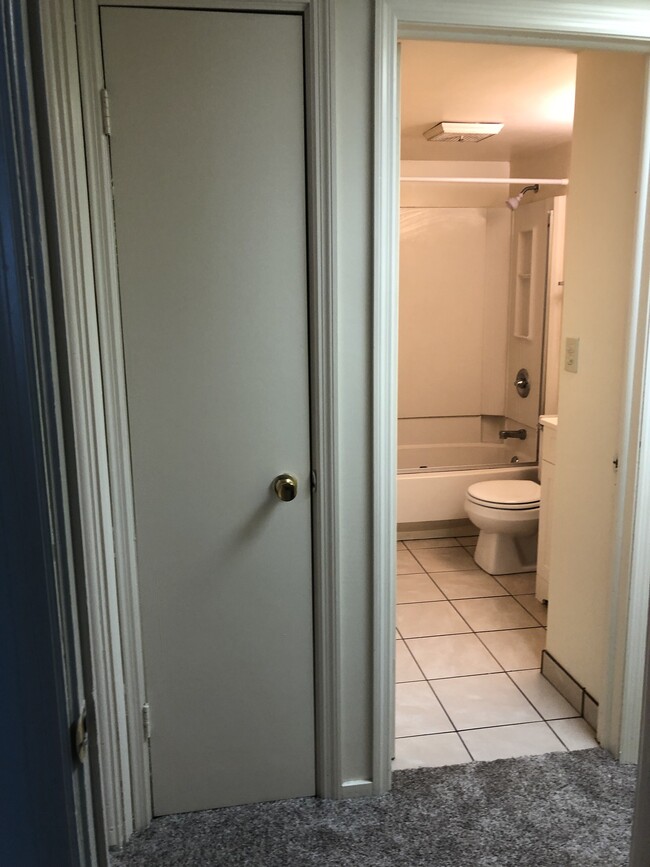Linen closet in hallway - 306 E Henry St