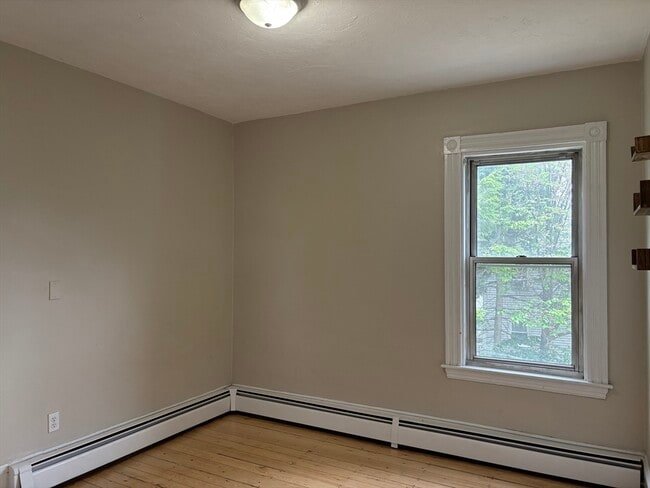 Building Photo - 27 Trull St