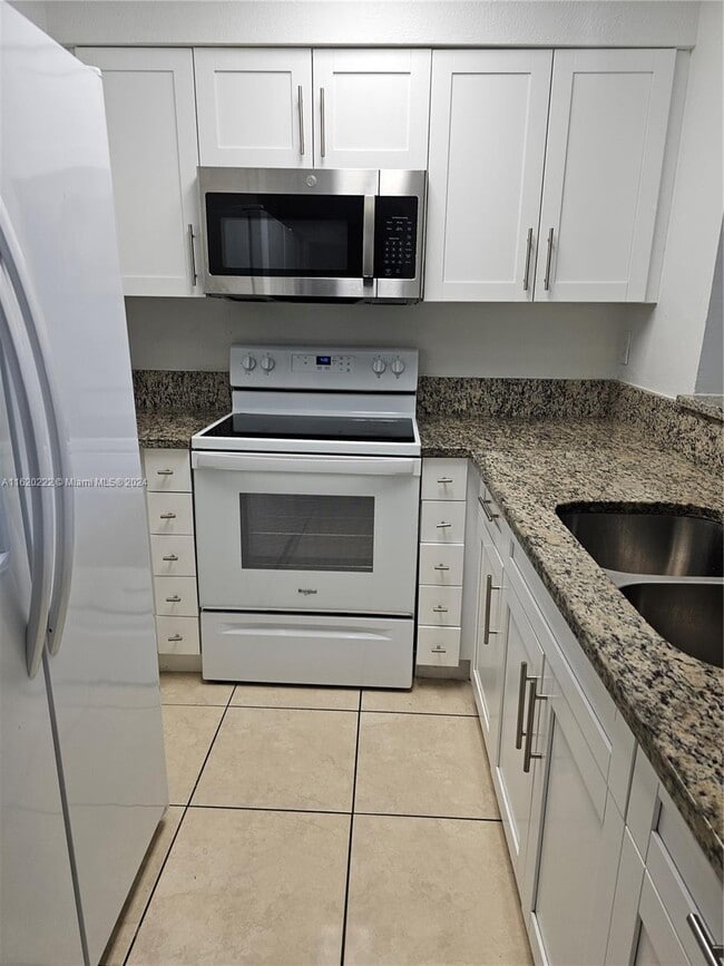 Building Photo - 8475 SW 156th Ct