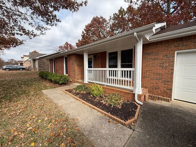 Foto del edificio - Charming 3 Bedroom, 1.5 Bath Ranch-Style Home