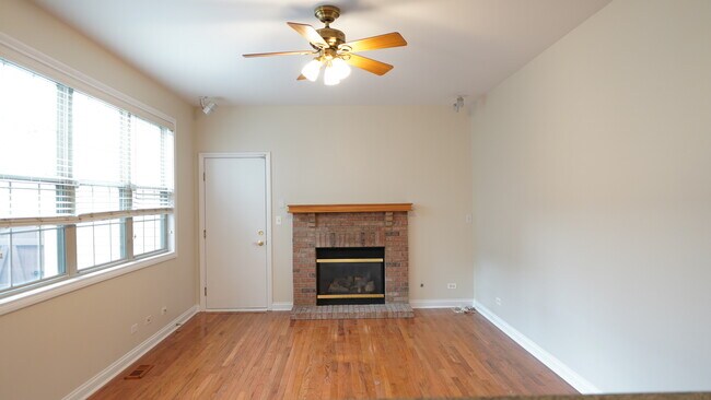 Foto del edificio - 2664 Goldenrod Ln