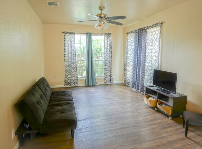 Foto del edificio - 9602 Lindrith
