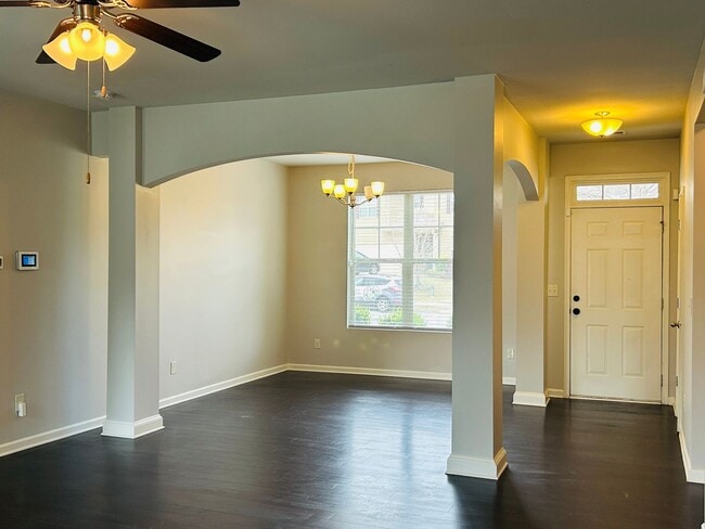 Foto del edificio - Beautiful 4 bedroom, 2.5 bathroom home In ...
