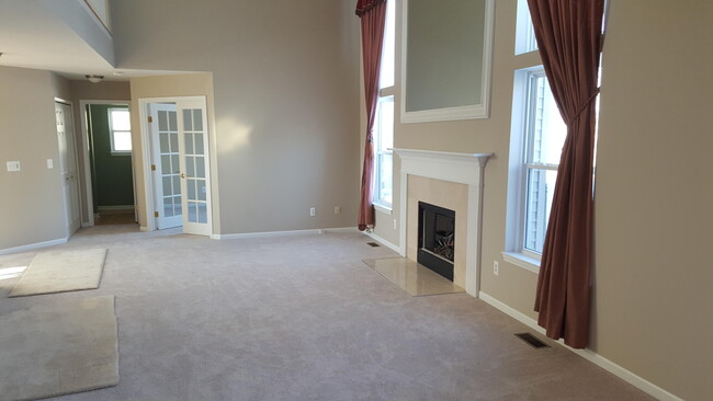 Building Photo - 2270 Hickory Point Dr