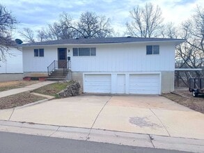 Building Photo - 2117 Chester Ave