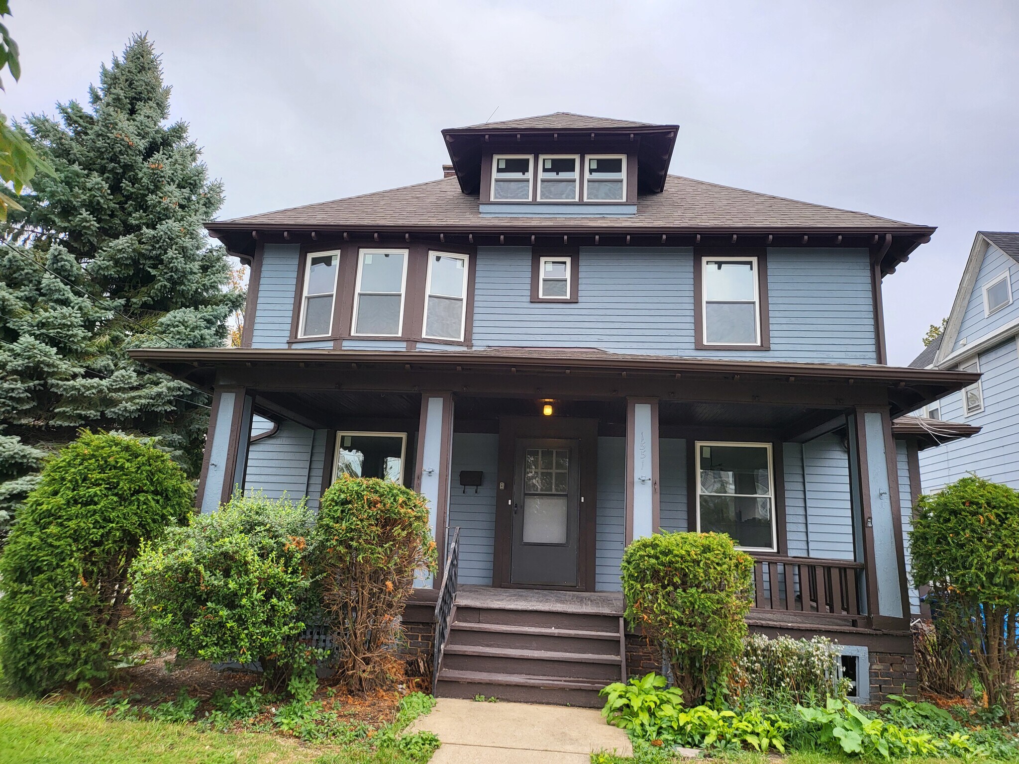 1551 Alameda Ave Lakewood, OH 44107 – photo 1