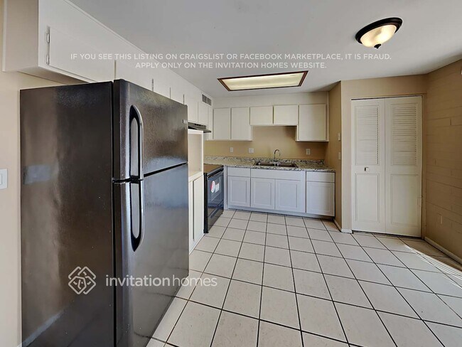 Building Photo - 4359 N 71st Dr