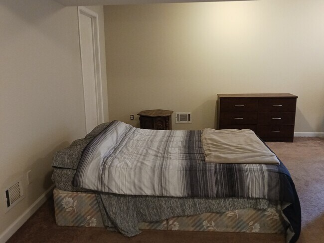 Área de la cama - 6286 Sherwood Rd