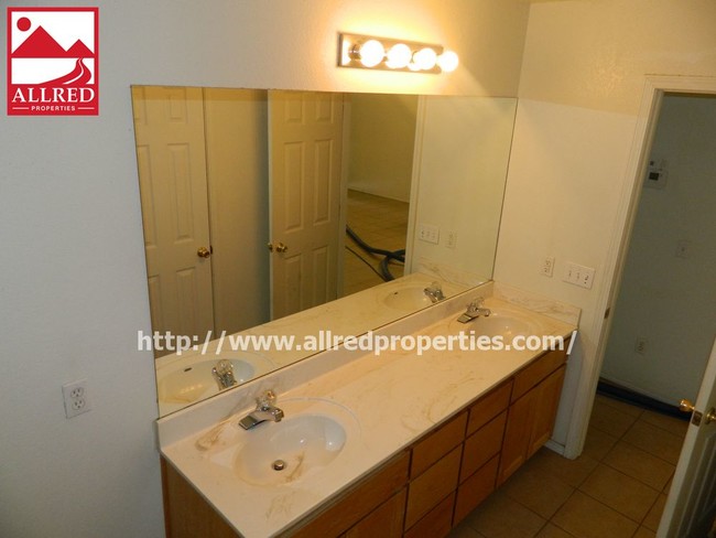 Foto del edificio - Excellent Condition
