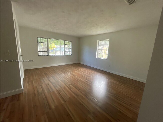 Foto del edificio - 1388 NW 101st St