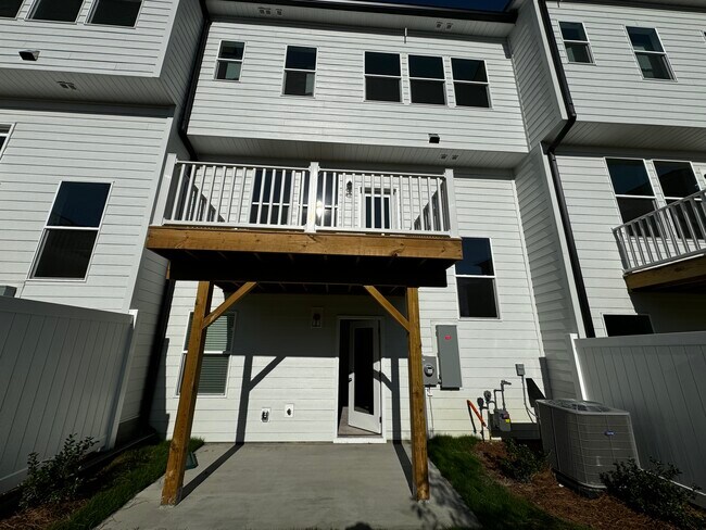 Foto del edificio - 9227 Delancey Ln NW