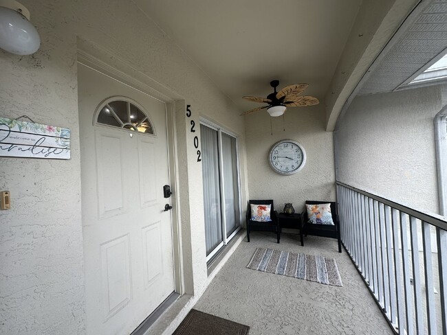 Building Photo - "Charming 2-Bed, 2-Bath Furnished Condo Oa...