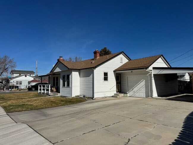 Building Photo - Charming, Updated Home in the Heart of Sparks – Clean, Comfortable & Move-In Ready!