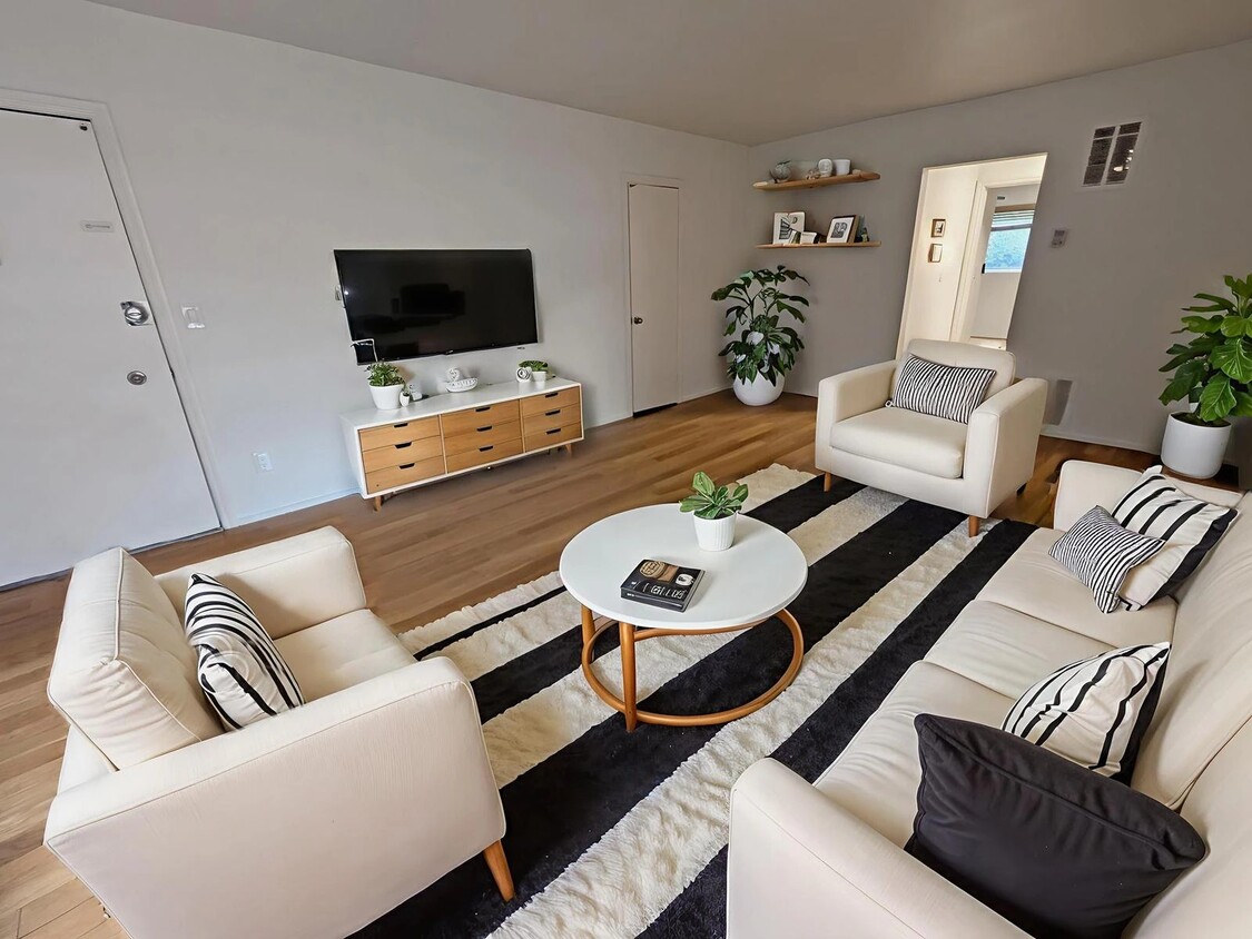 Foto principal - 1034 N Martel Ave