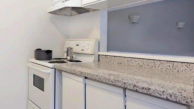 Kitchen - 1524 Bathurst Street