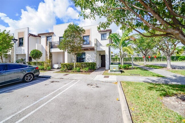 Foto del edificio - 20814 NE 5th Ct